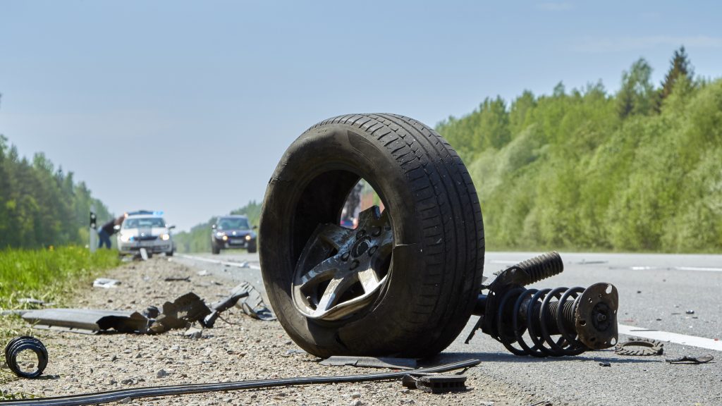 Frontális teherautóbaleset Győrben, egy nő meghalt
