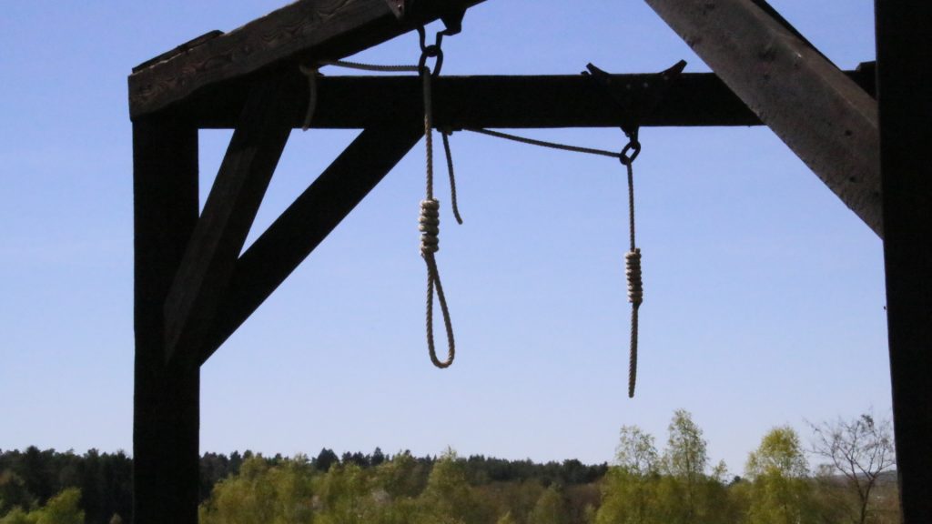 Három akasztást élt túl a férfi