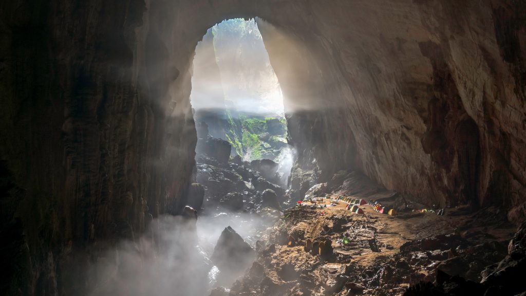A Mol-torony is eltörpülne ebben a barlangban