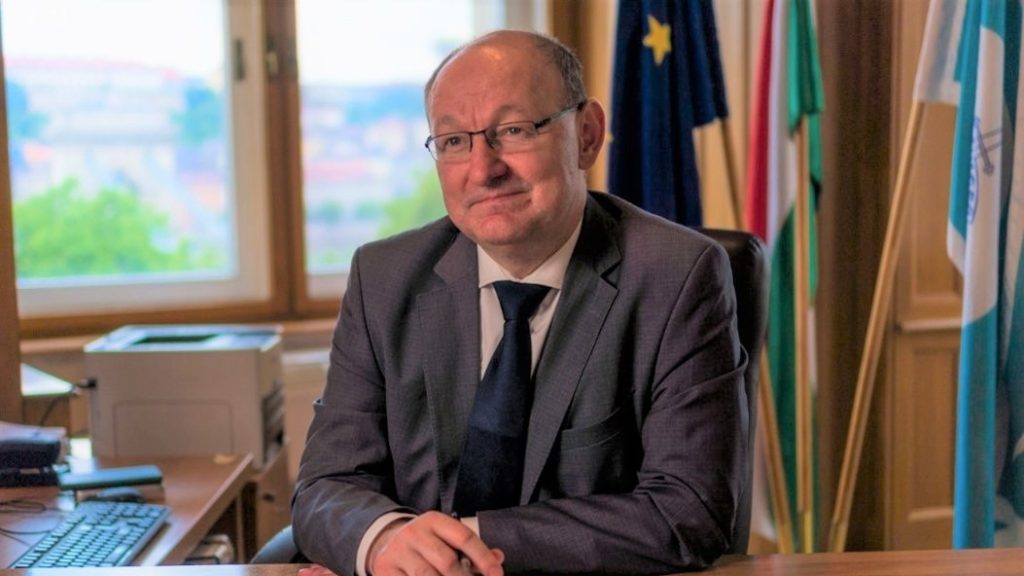 Francia állami kitüntetést kapott egy magyar helyettes államtitkár