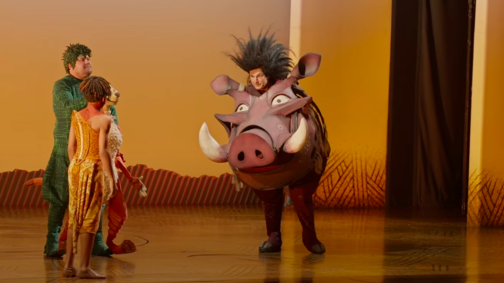 A Pumba-jelmezben Hakuna Matatát éneklő Tom Cruise-ra nem lehetett felkészülni