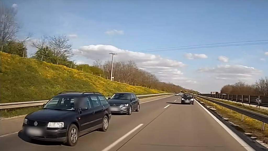 Videó: három autó hajmeresztő konfliktusba keveredett az M0-son