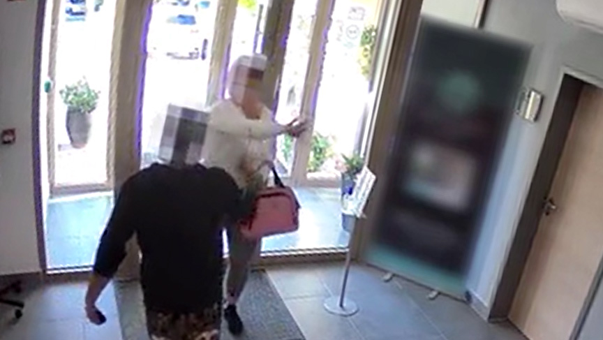 Videón, ahogy kap egy maflást a lepattintott esztergomi nőverő