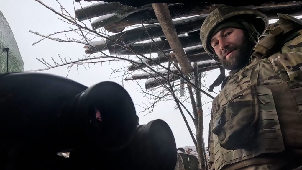 Gyerekrajzok és szorongáscsökkentők: civilből lett ukrán katonák hétköznapjai a lövészárkokban