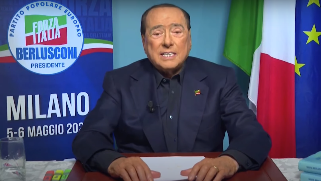 A kórházi szobájából mondott beszédet Silvio Berlusconi