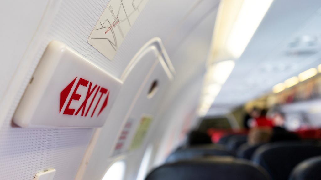 Megtapsolták a kapitányt, aki zseniális trükkel tett helyre egy türelmetlen utast