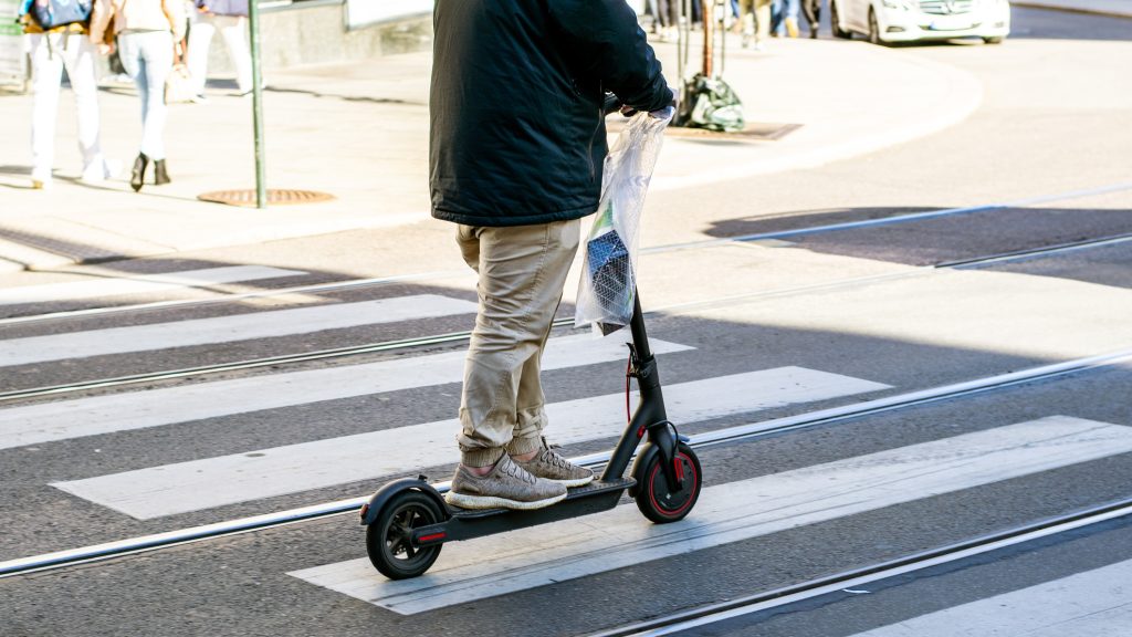 Felfüggesztettet kértek az elektromos rollerrel ittasan bukő pécsi férfire