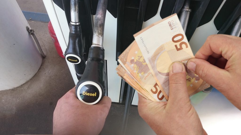 Leadta a pénzzel teli tárcát a megtaláló soproni benzinkúton, azt tették a dolgozók, amire gondol
