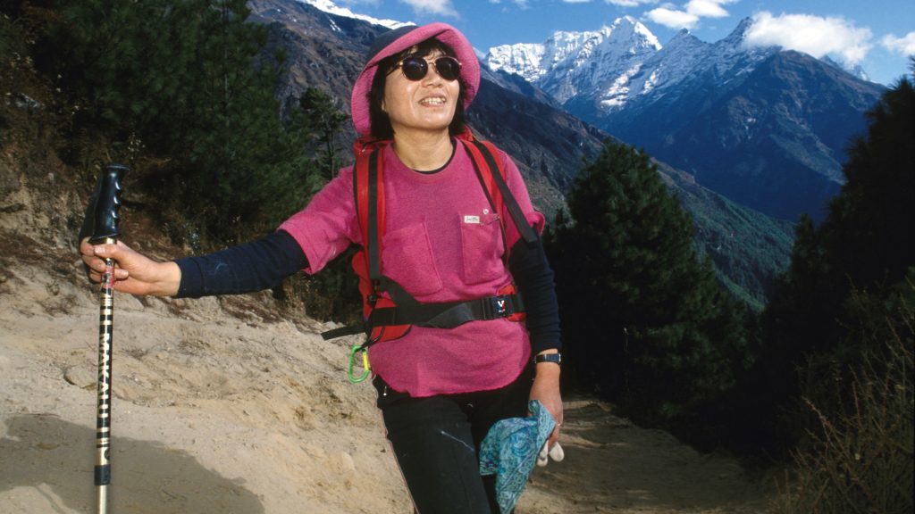 Betemette egy lavina, mégis felért a Mount Everest csúcsára