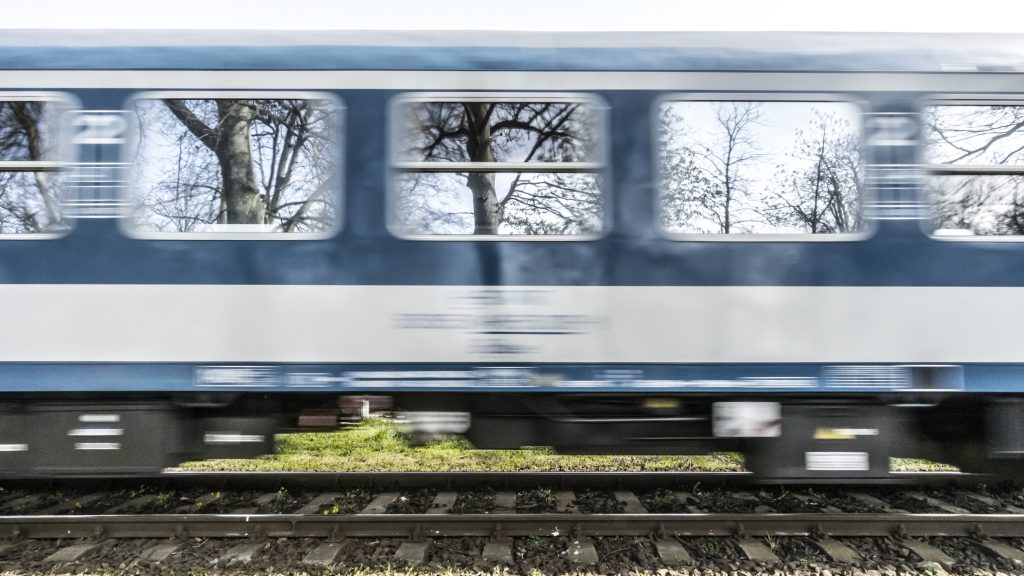 Hét évet is kaphat a kalauzt megverő bliccelő