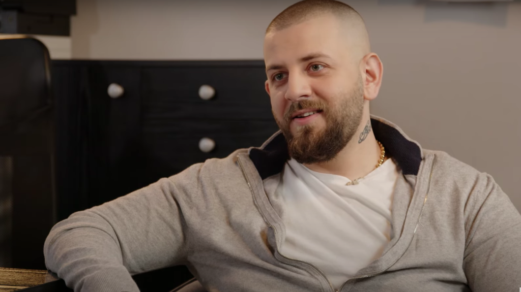 G.w.M szerint azért tűnik idősebbnek, mert a sok éjszakázás „kettőt ér évek tekintetében”