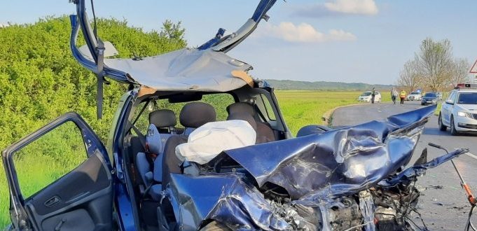 Mindkét sofőr meghalt, egy fiatal várandós nő megsérült Berhidánál