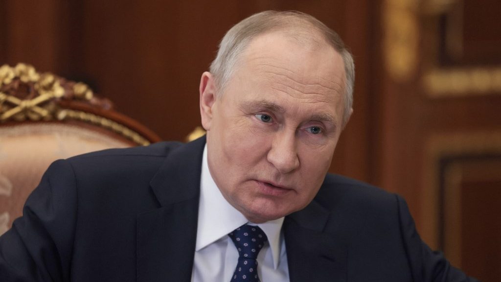 Putyin csak azért van még hatalmon, mert az FSZB megengedi neki – állítja a történész
