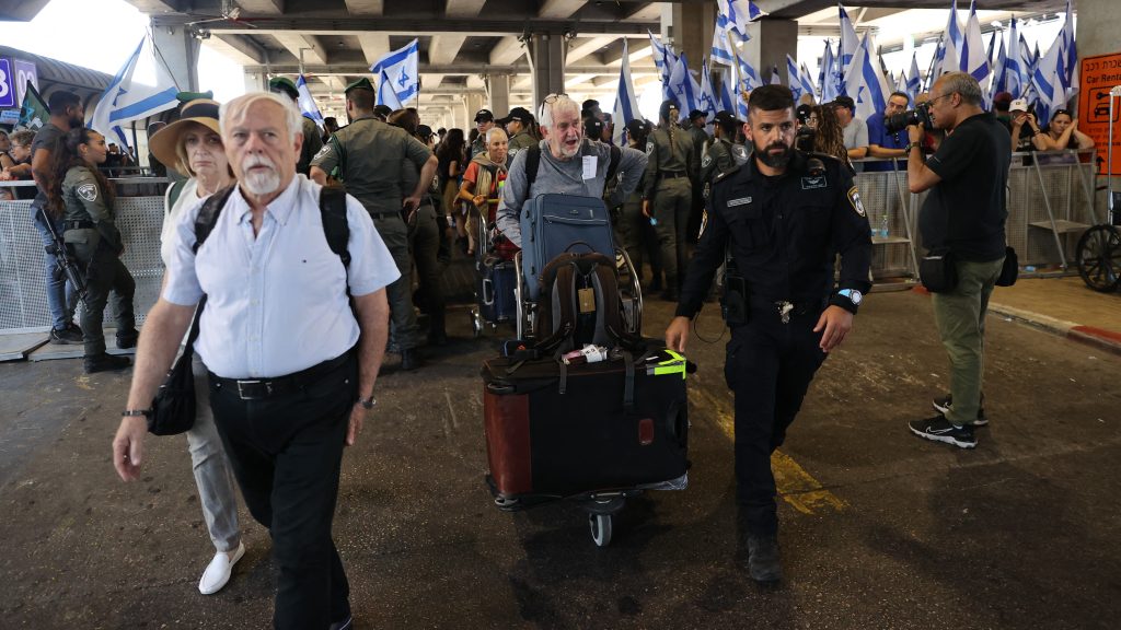 Blokád alá vették az izraeli Ben Gurion repteret és a főbb autópályákat