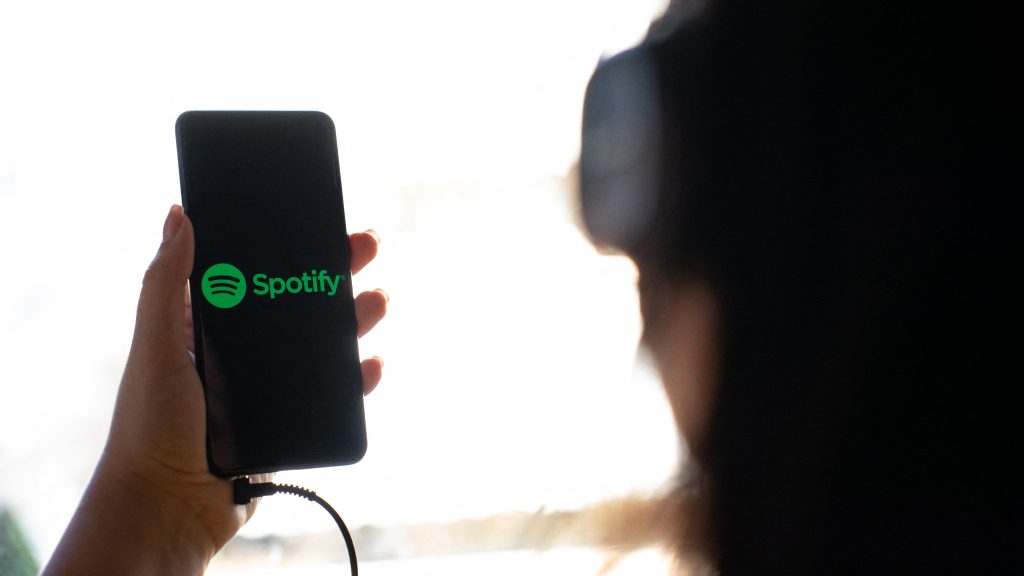 Baj lehet a Spotify-jal: rengeteg privát lista nyilvánossá vált