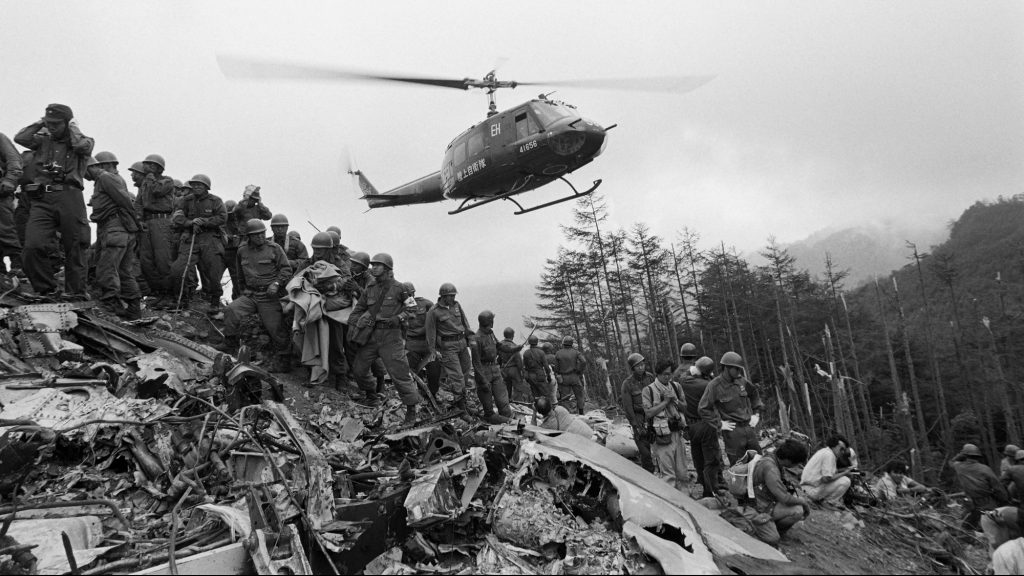 Több mint 500 ember meghalt, négy túlélte az egyik legnagyobb repülőbalesetet