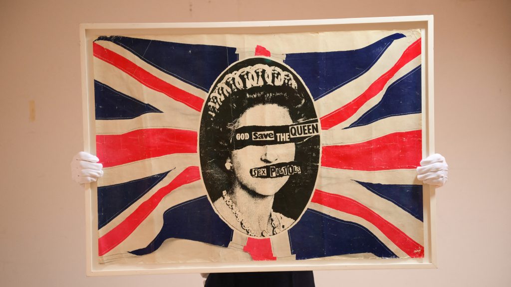 Meghalt Jamie Reid, a Sex Pistols grafikusa, aki megszabta a brit punk útját
