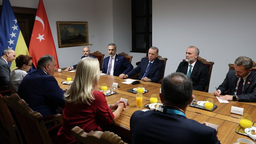 Dodik hazaért Boszniába, és elbüszkélkedett, hogy 45 milliárd forintot fog befektetni ott Magyarország