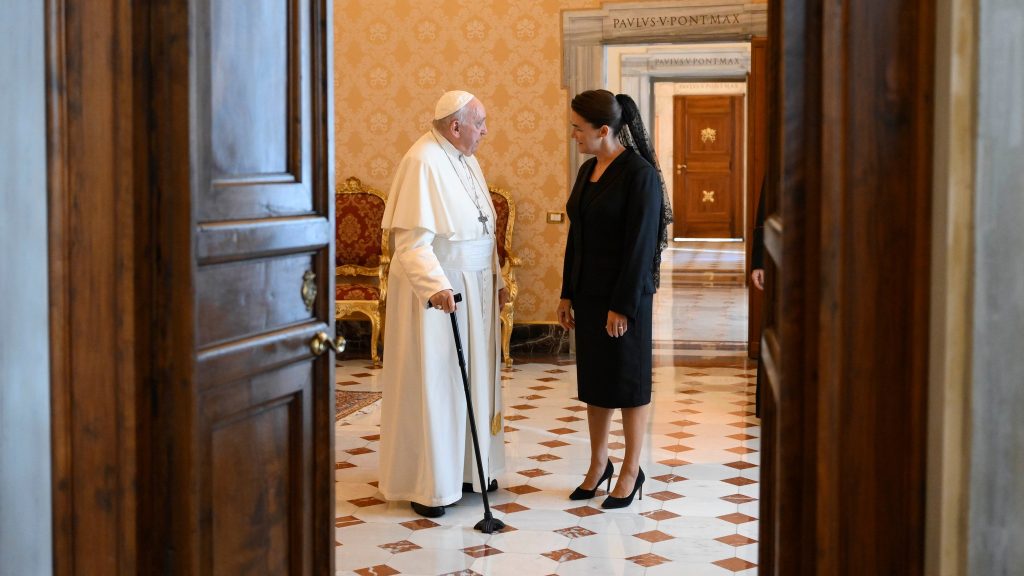 Kijevből Ferenc pápához vezetett Novák Katalin útja