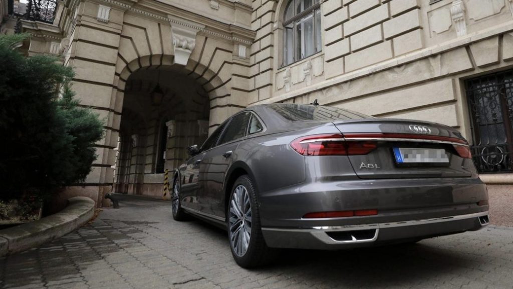 Dézsi szerint elődjétől, Borkaitól maradt rá a méregdrágán bérelt hivatali Audi A8