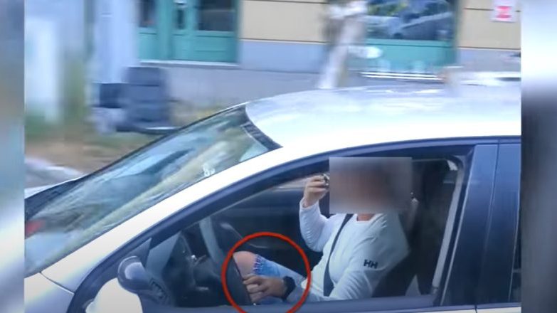 Eljárás indult az anyósülésről vezető autósoktatóval szemben