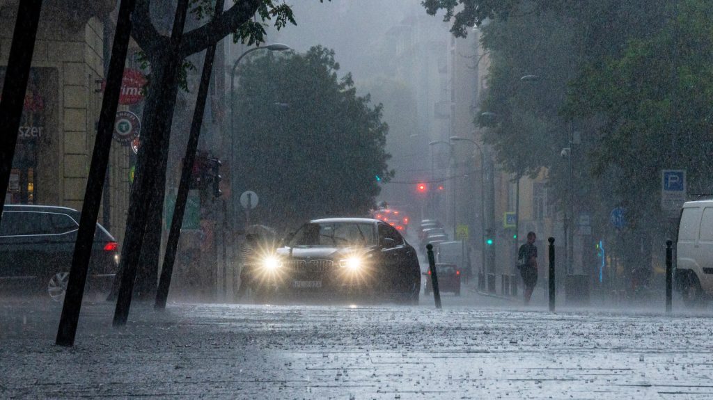 Közel kétmilliárd forintos kárt okoztak a hétvégi viharok, és ezek csak egy biztosító adatai