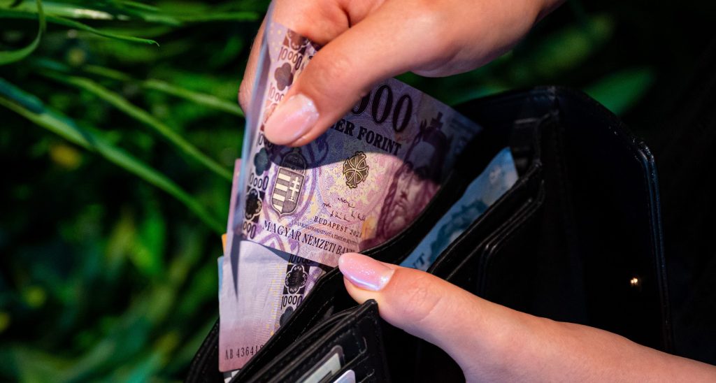 Egy átlagos magyar 40 ezer forint mínuszban van a hónap végén
