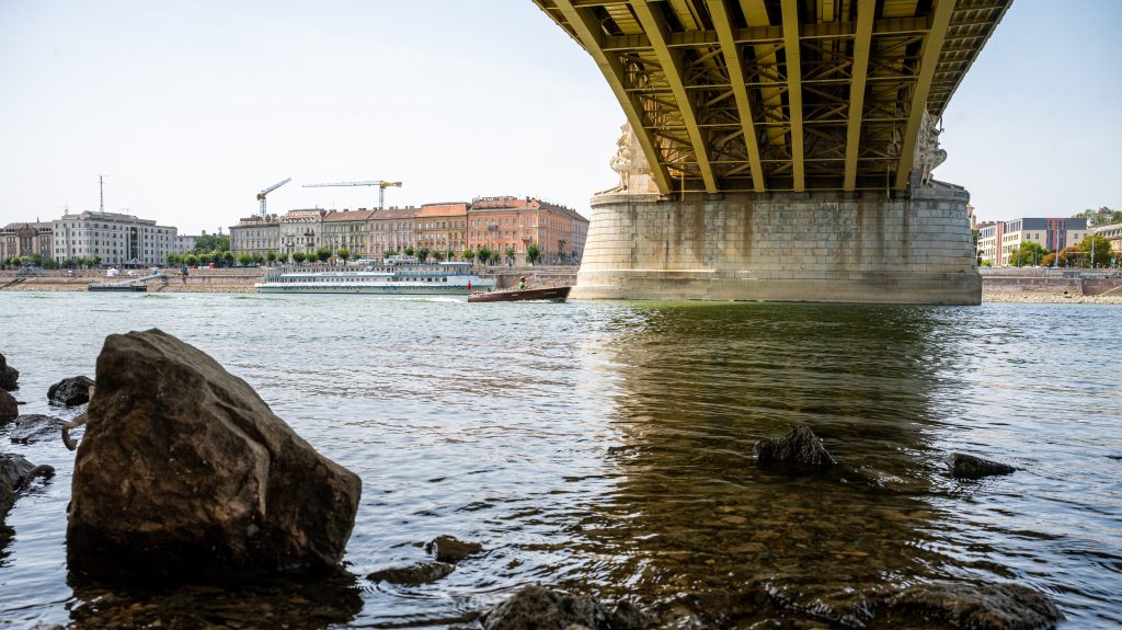 Index: leugrott a Margit hídról az Operaház művésze, életveszélyes állapotban vitték kórházba