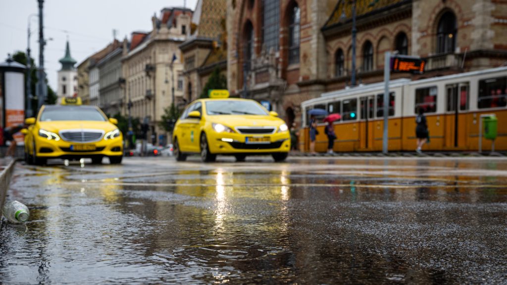 Villamos gázolt el egy nőt a Fővám téren szerda este, büntetőeljárást indított a rendőrség