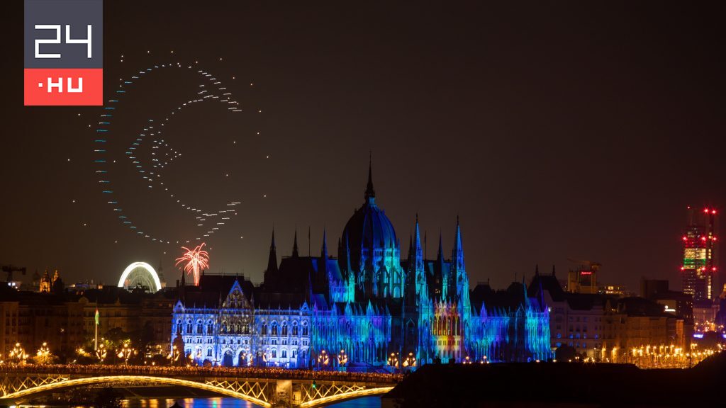 Why did this year’s fireworks start with a crescent moon?