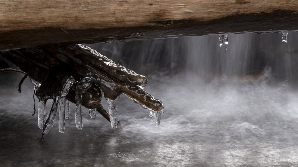 Eszméletlen állapotban húztak ki a rendőrök egy patakba csúszó férfit Hidas és Bonyhád között