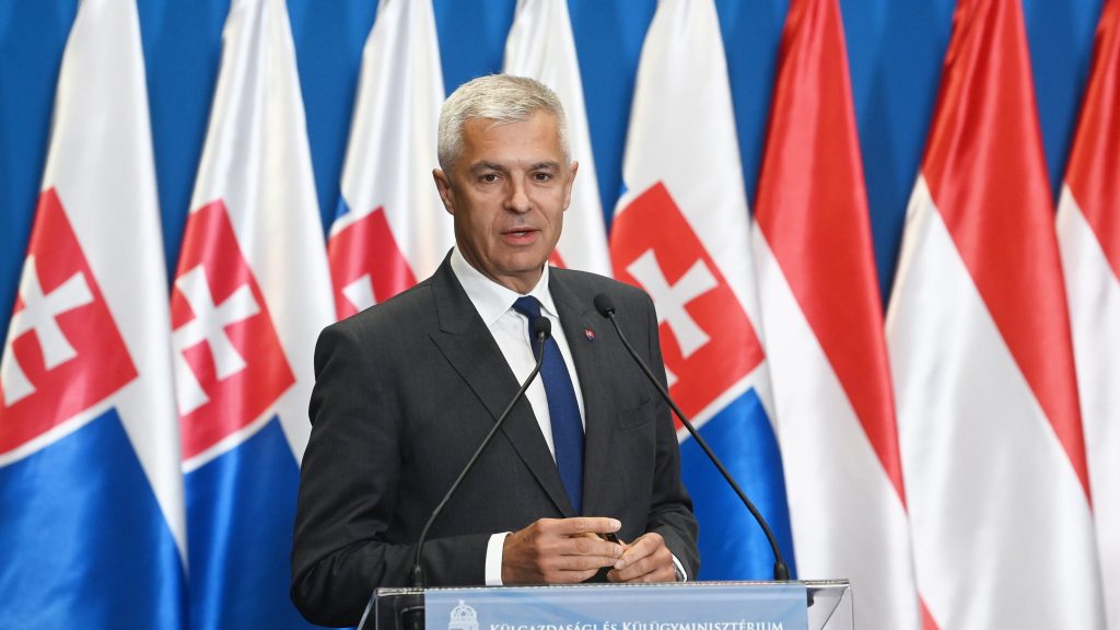 A volt külügyminiszter is indul a szlovák elnökválasztáson, aki legyőzheti Ficot a felmérések szerint