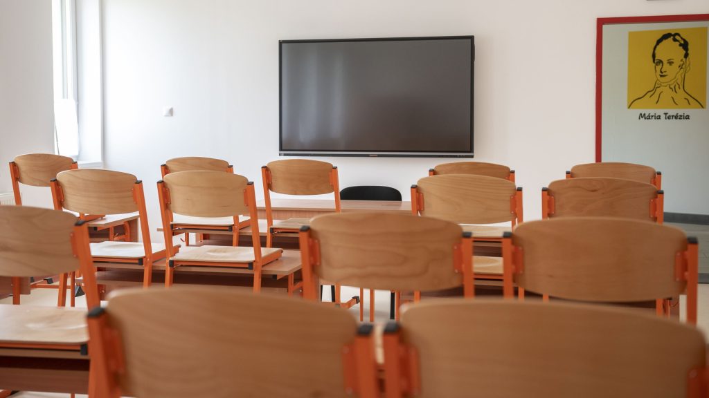 Jövő pénteken kezdődik a tanév, egy gyömrői iskolában két osztálynak tanterme sincs
