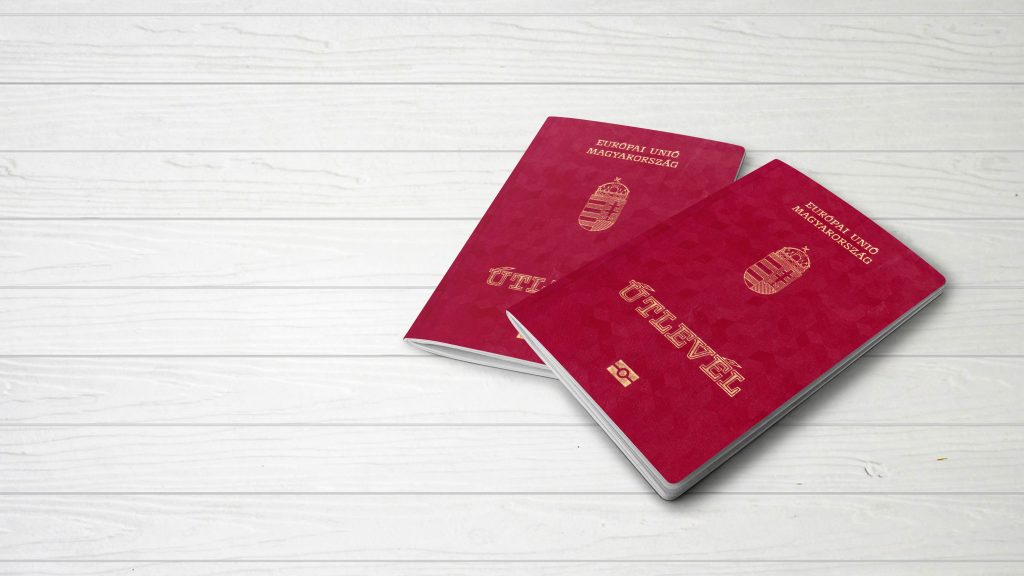 Elkeverte egy magyar férfi útlevelét a brit királyi posta, nyolc darab bélyeggel kárpótolták