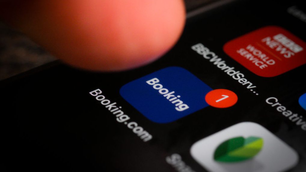 A Booking pénz helyett üzenetet küld, hogy még tovább tolják a fizetési határidőt