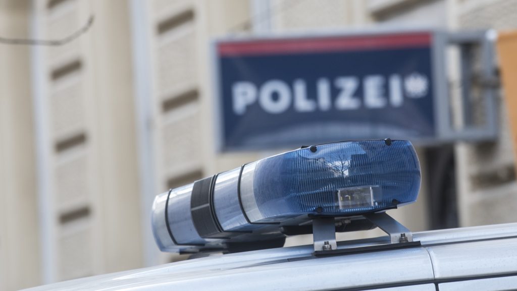 Két tinédzser elgázolta egy étterem tulajdonosát Linzben