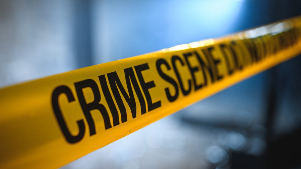 Razzia során megölt az FBI egy embert, aki fegyverrel fenyegette Bident