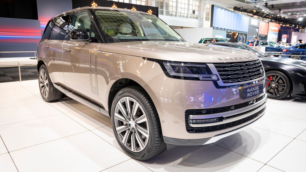 A 12 évesen nyugdíjba vonuló milliomos megmutatta a vadiúj Range Roverét