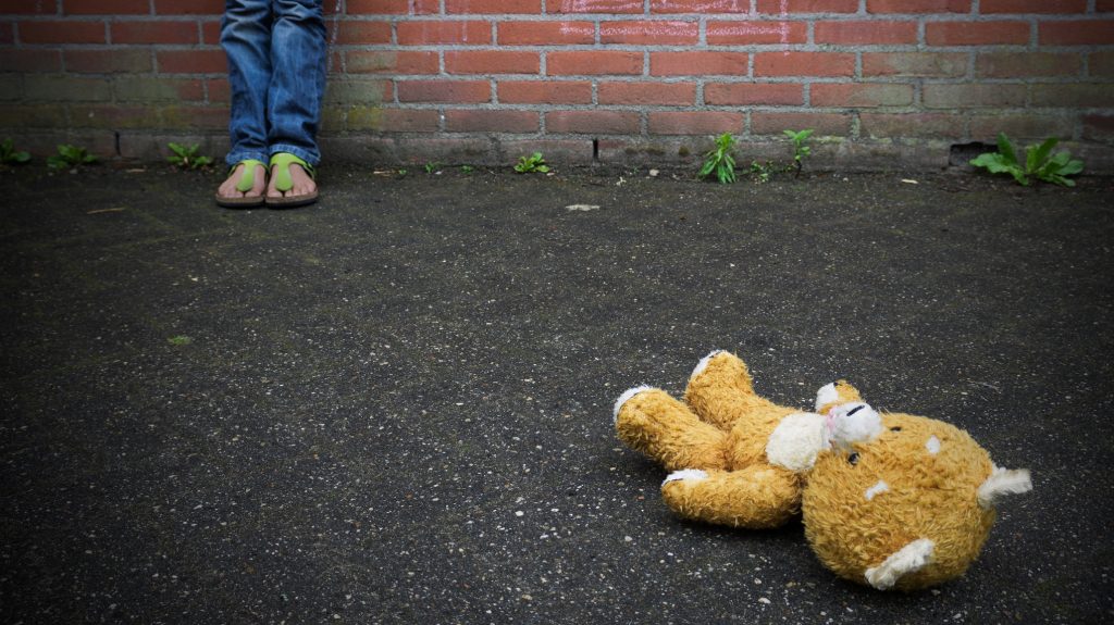 Megerőszakoltak egy 13 éves kislányt Mississippiben, az abortusztörvény miatt kénytelen volt megszülni a gyermekét