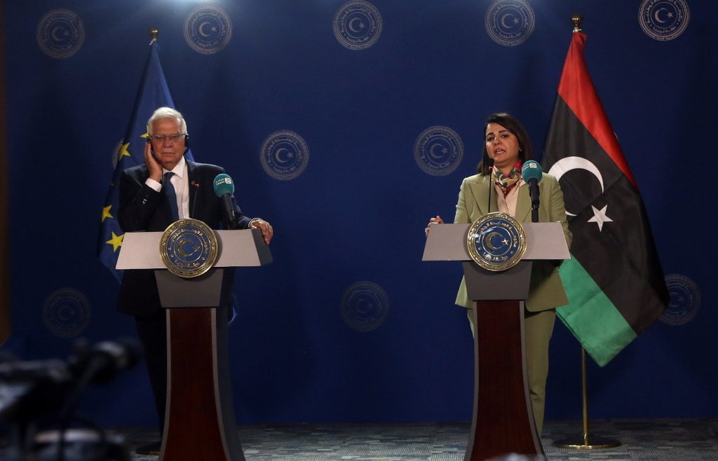 Menekülnie kellett hazájából a líbiai külügyminiszternőnek: kiderült, hogy izraeli kollégájával tárgyalt