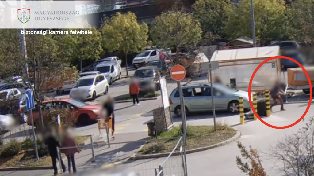 Nem nyílt fel a sorompó, ezért letörte – videó