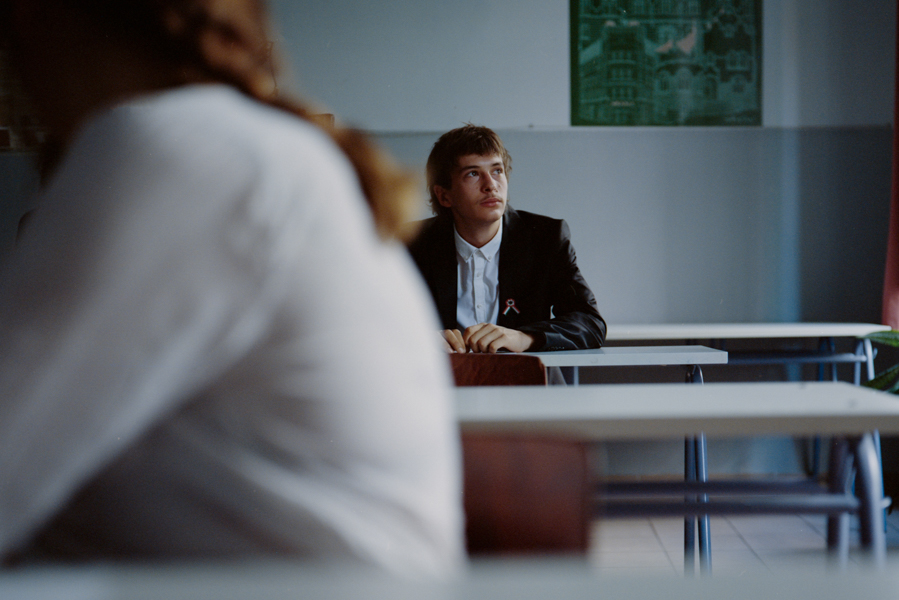 „Ilyen rövid idő alatt ennyire keresztbe vágni az országot még senkinek nem sikerült” – itt az új Reisz Gábor-film trailere