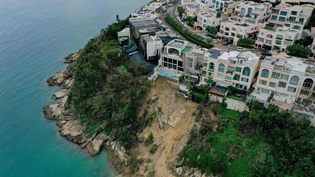Összeomlás szélén Hongkong sziklaoldali luxusotthonai