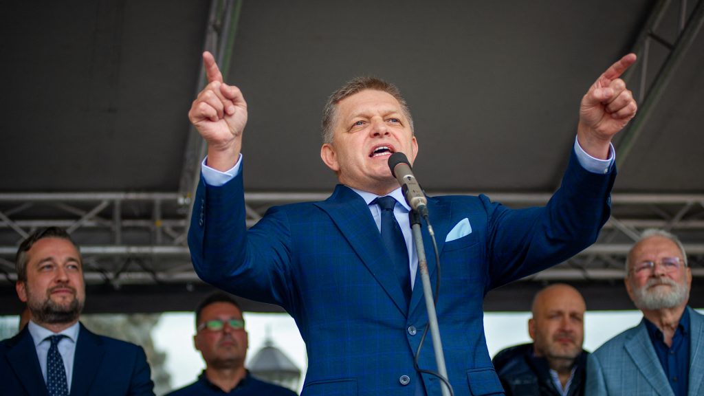 A szlovák elnök beperelte Robert Ficót