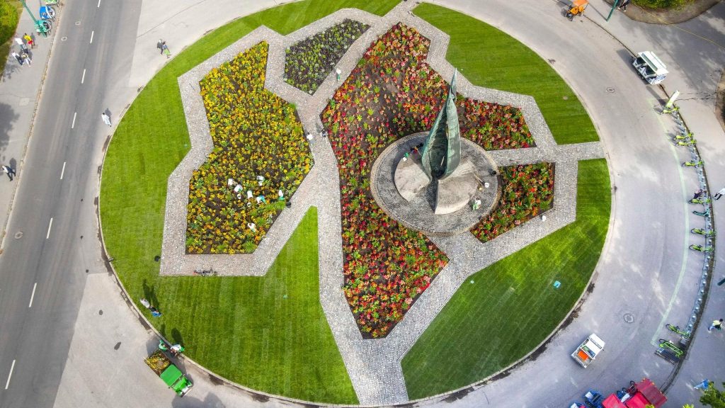 Budapestet ábrázolják a margitszigeti emlékmű új virágágyai