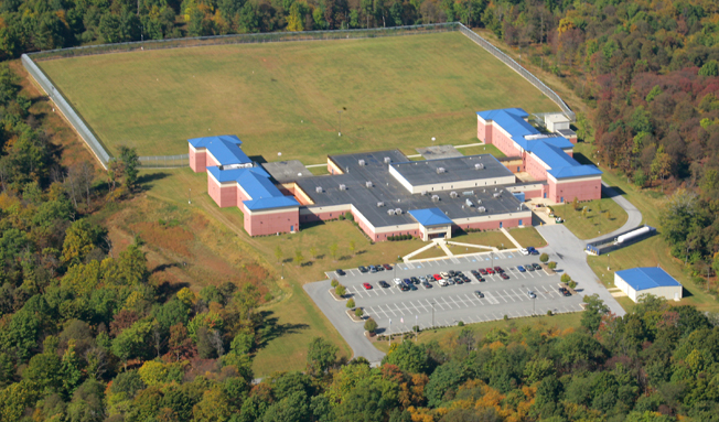 Kilenc rab megszökött, miután átvették a tinédzserek az irányítást a javítóintézetben Pennsylvaniában