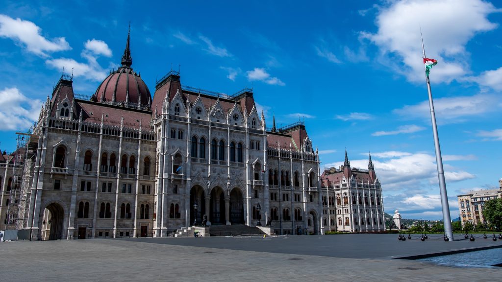 Novák Előd tiszteletdíját csökkentheti kedden a parlament