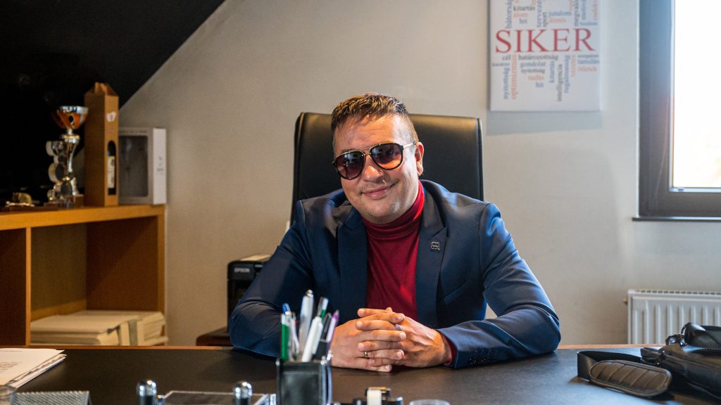 L.L. Junior nyílt levelet írt Orbán Viktornak