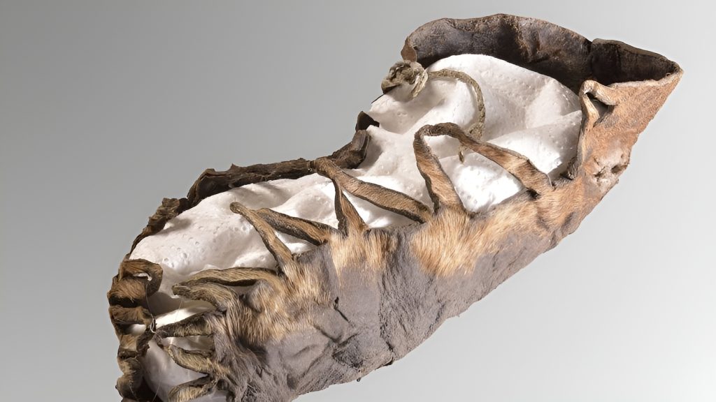 2200 éves gyerekcipőt találtak