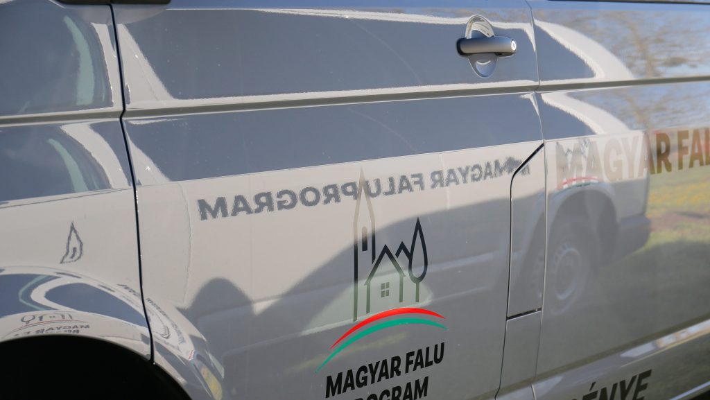Népszava: prémiumkategóriás autót vett a Babócsai Romákért Egyesület a Magyar Falu támogatásból
